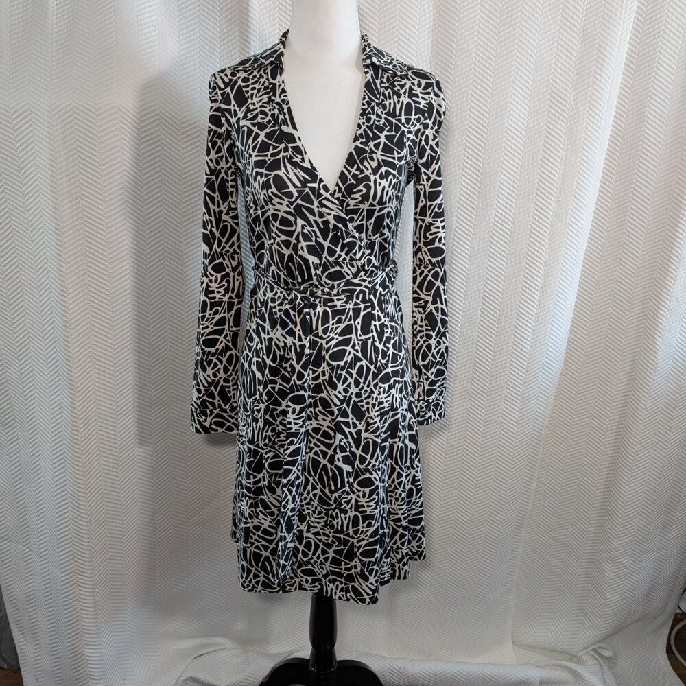 Diane Von Furstenberg Jeanne 100% Silk Wrap Dress Black & White Size 2 Classic